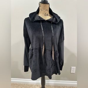 Vince Camuto velvet soft, hooded pullover, size S/P